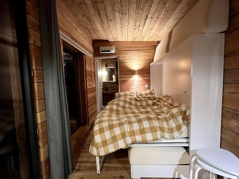 Les Cabanes De Julie Lissac et Mouret Campsite